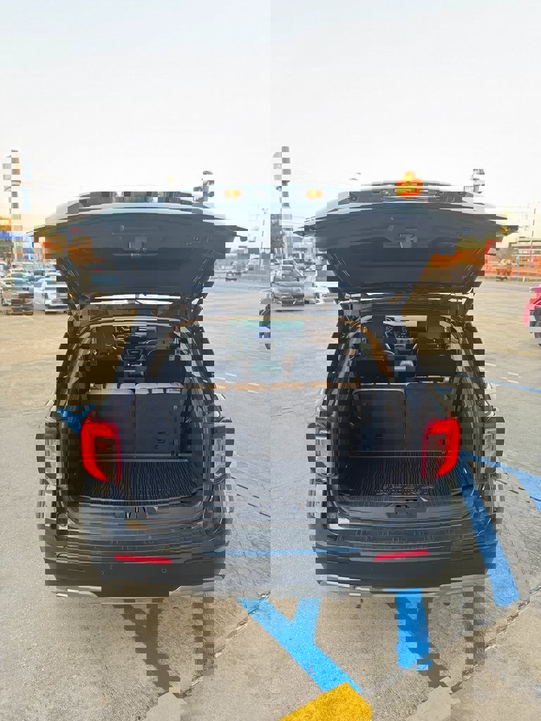 Used 2023 Ford Explorer XLT w/ Equipment Group 202A image 6