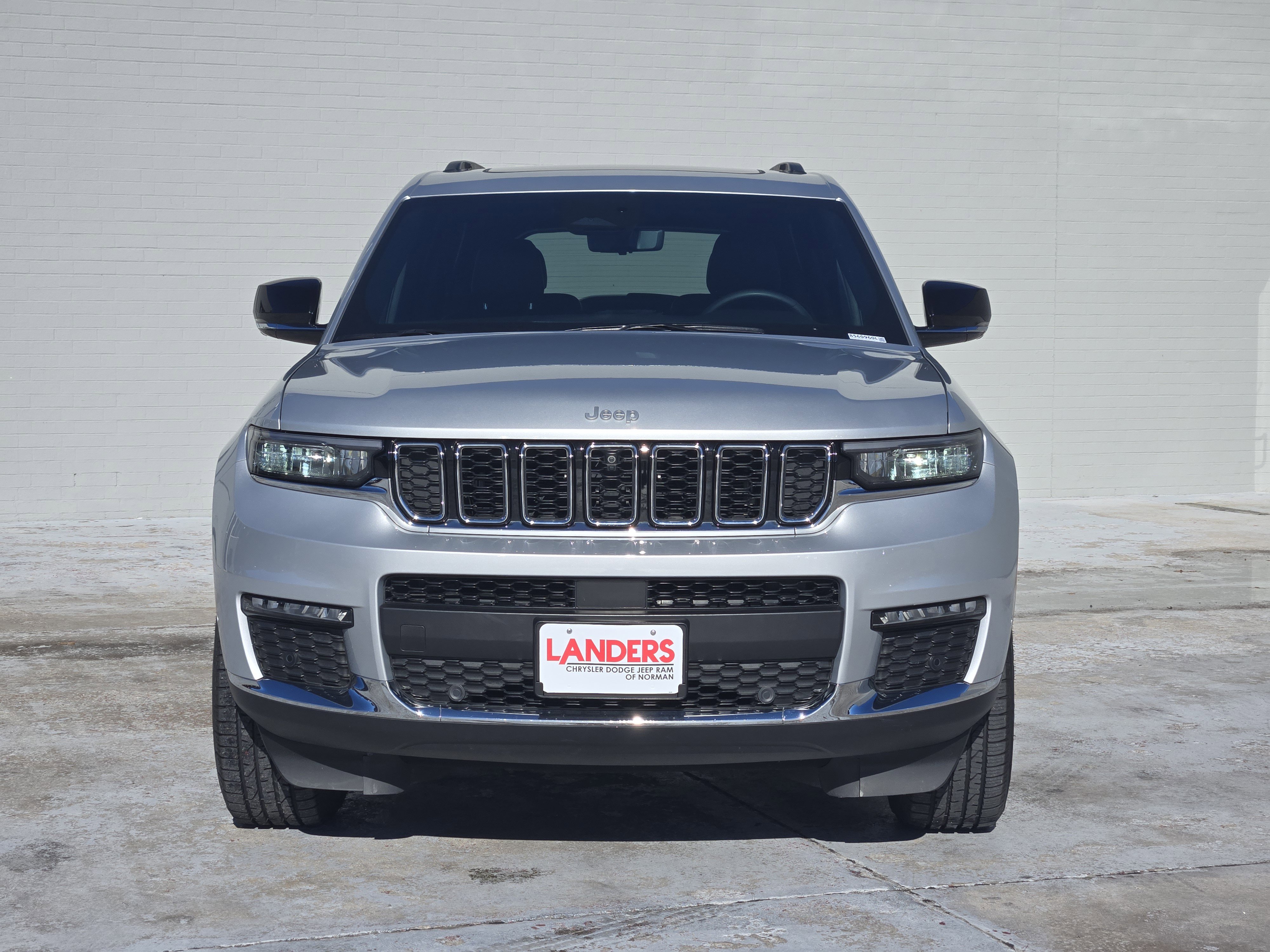Used 2024 Jeep Grand Cherokee L Limited w/ Luxury Tech Group II image 3