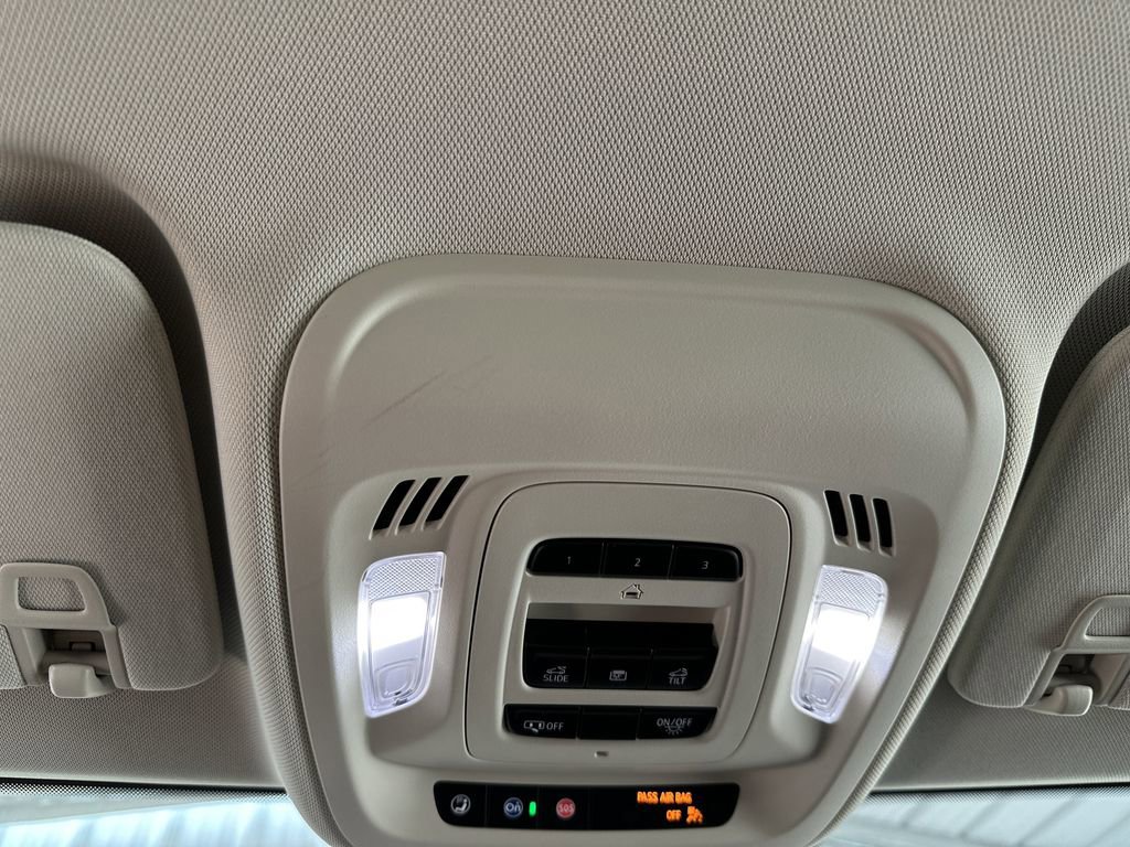 Used 2023 Buick Envision Avenir image 26