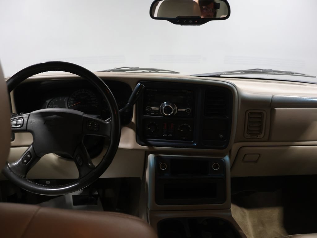 Used 2006 Chevrolet Suburban Z71 w/ Z71 Preferred Equipment Group AWD/4WD image 17