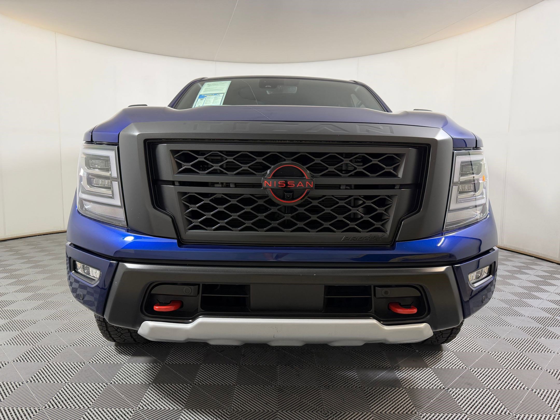 Used 2024 Nissan Titan PRO-4X w/ Pro-4x Convenience Package AWD/4WD image 5