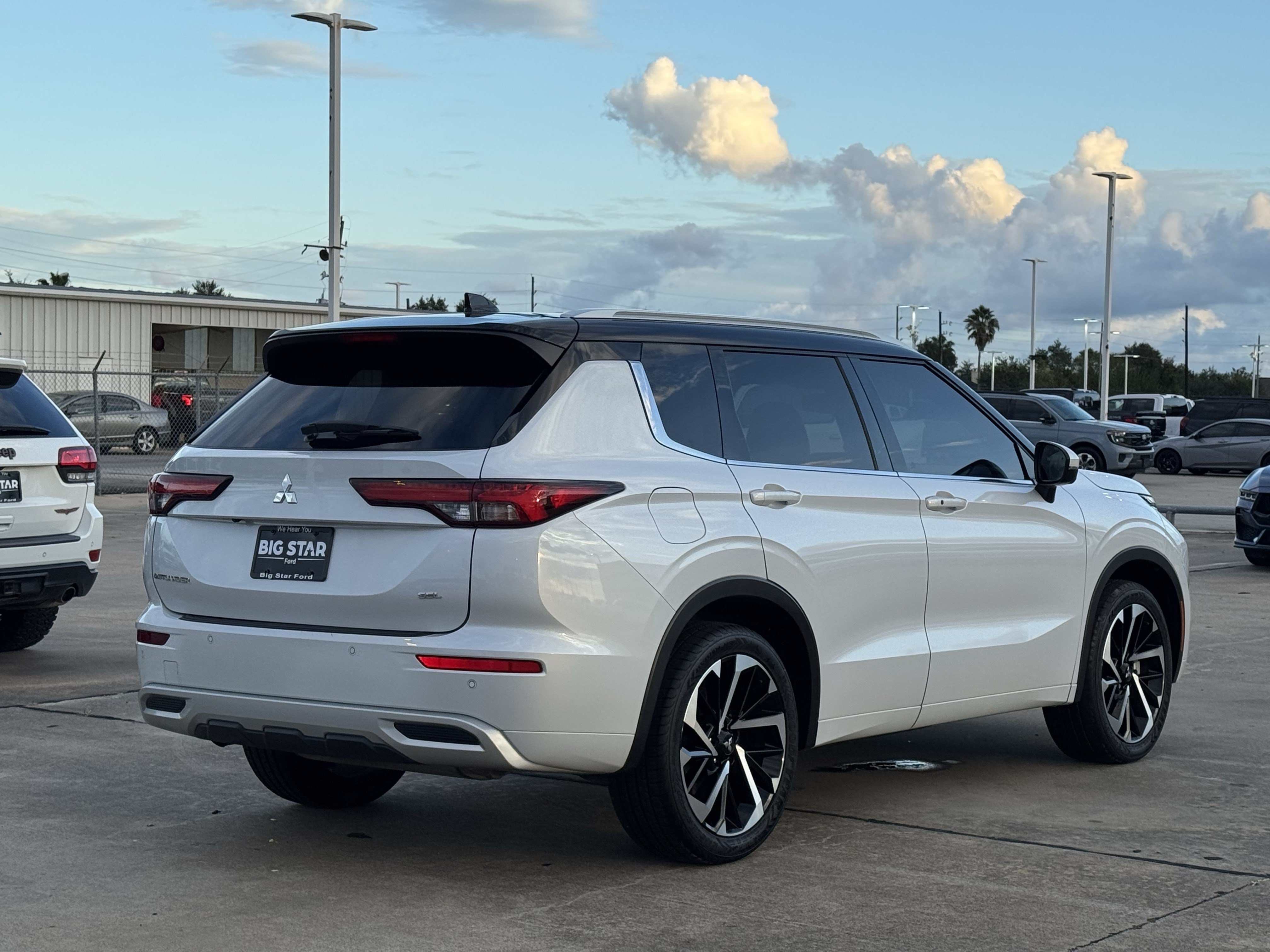 Used 2024 Mitsubishi Outlander SEL AWD/4WD image 7