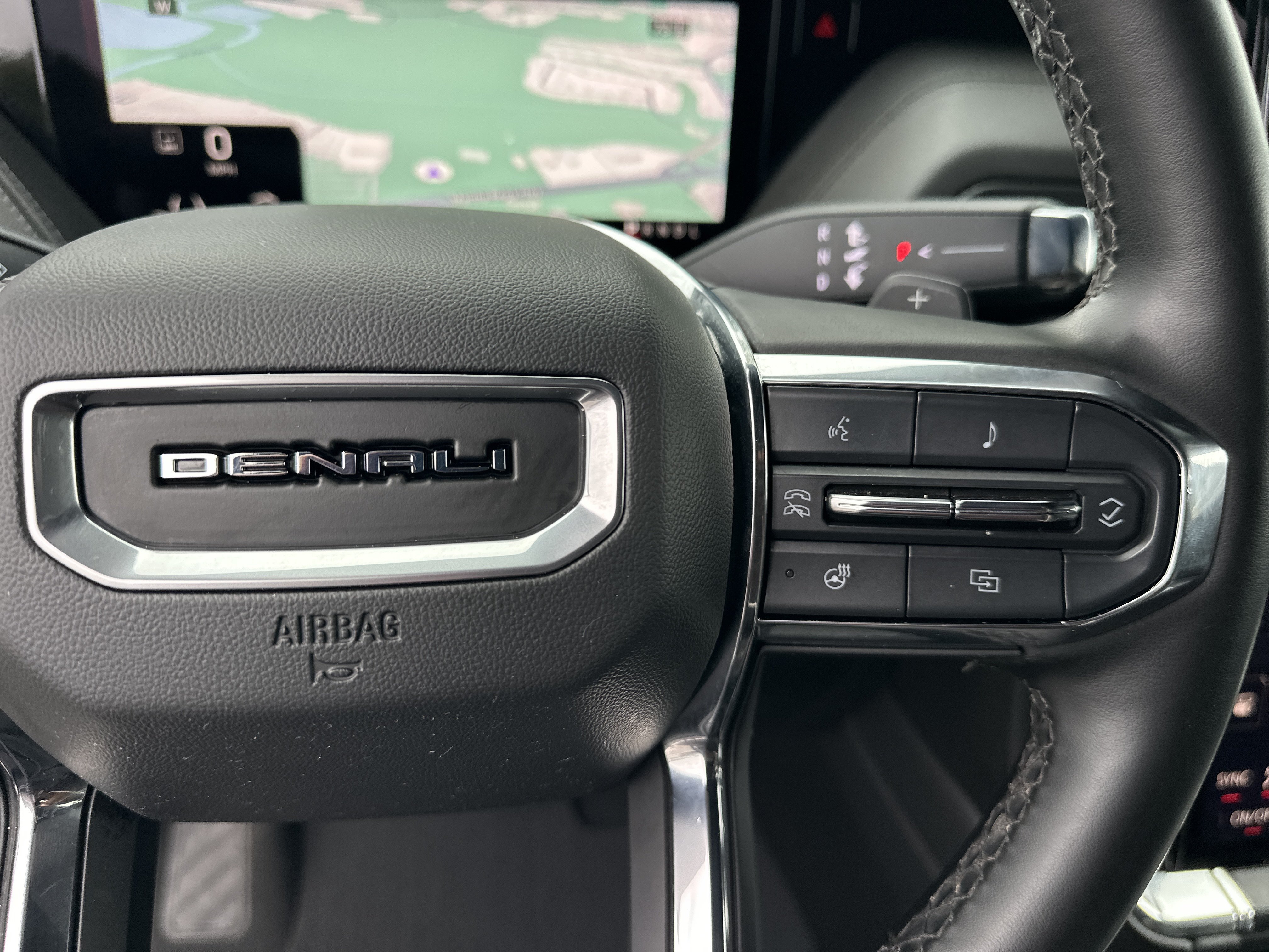 Used 2025 GMC Yukon XL Denali RWD image 26