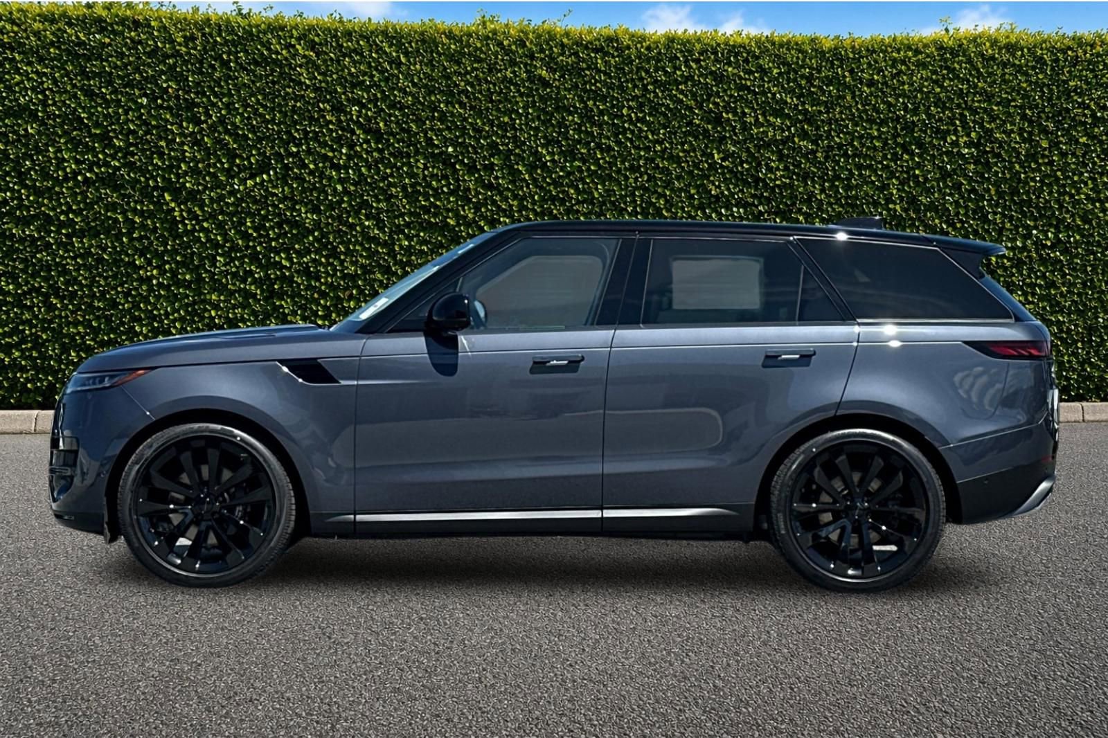 New 2026 Land Rover Range Rover Sport SE AWD/4WD image 3
