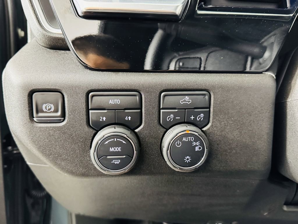 Used 2025 Chevrolet Silverado 1500 LT AWD/4WD image 9