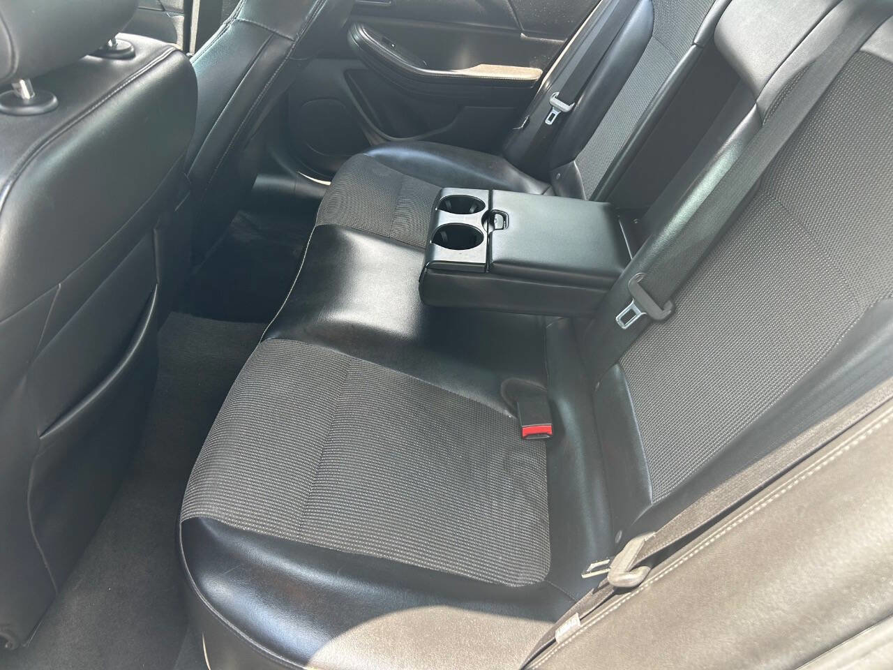 Used 2016 Chevrolet Malibu LT FWD image 11