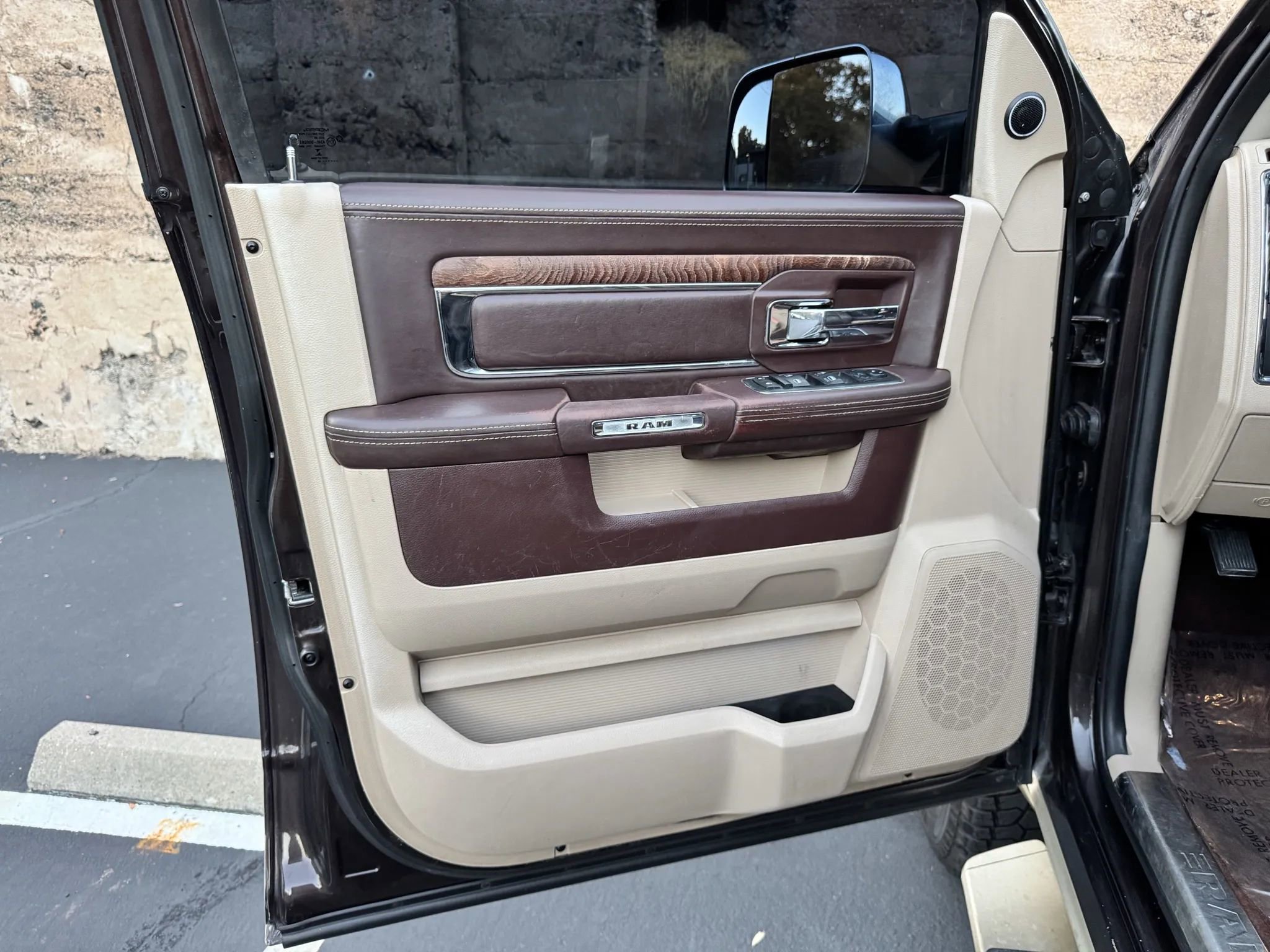 Used 2016 RAM 2500 Longhorn w/ Convenience Group AWD/4WD image 13