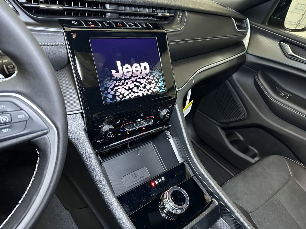 New 2025 Jeep Grand Cherokee Laredo image 26