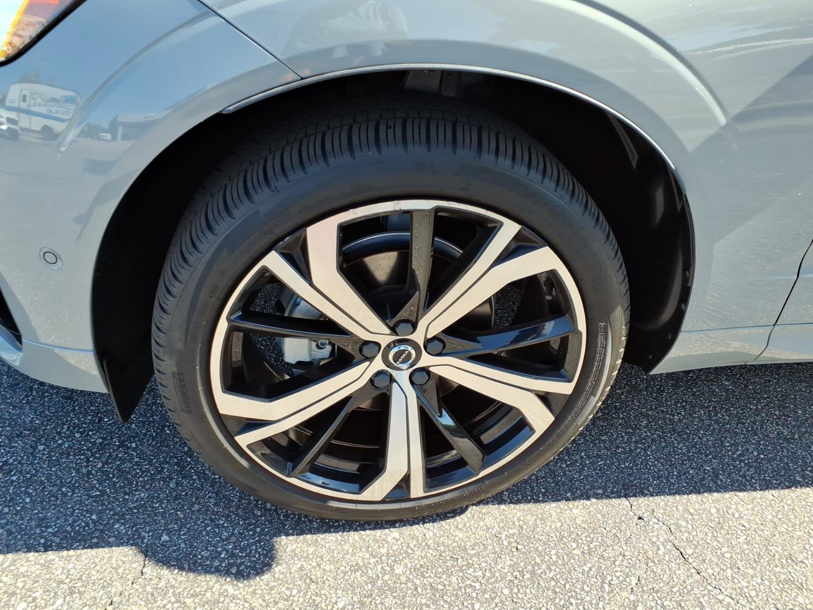 Certified 2024 Volvo XC60 B5 Ultimate w/ Protection Package Premier AWD/4WD image 11