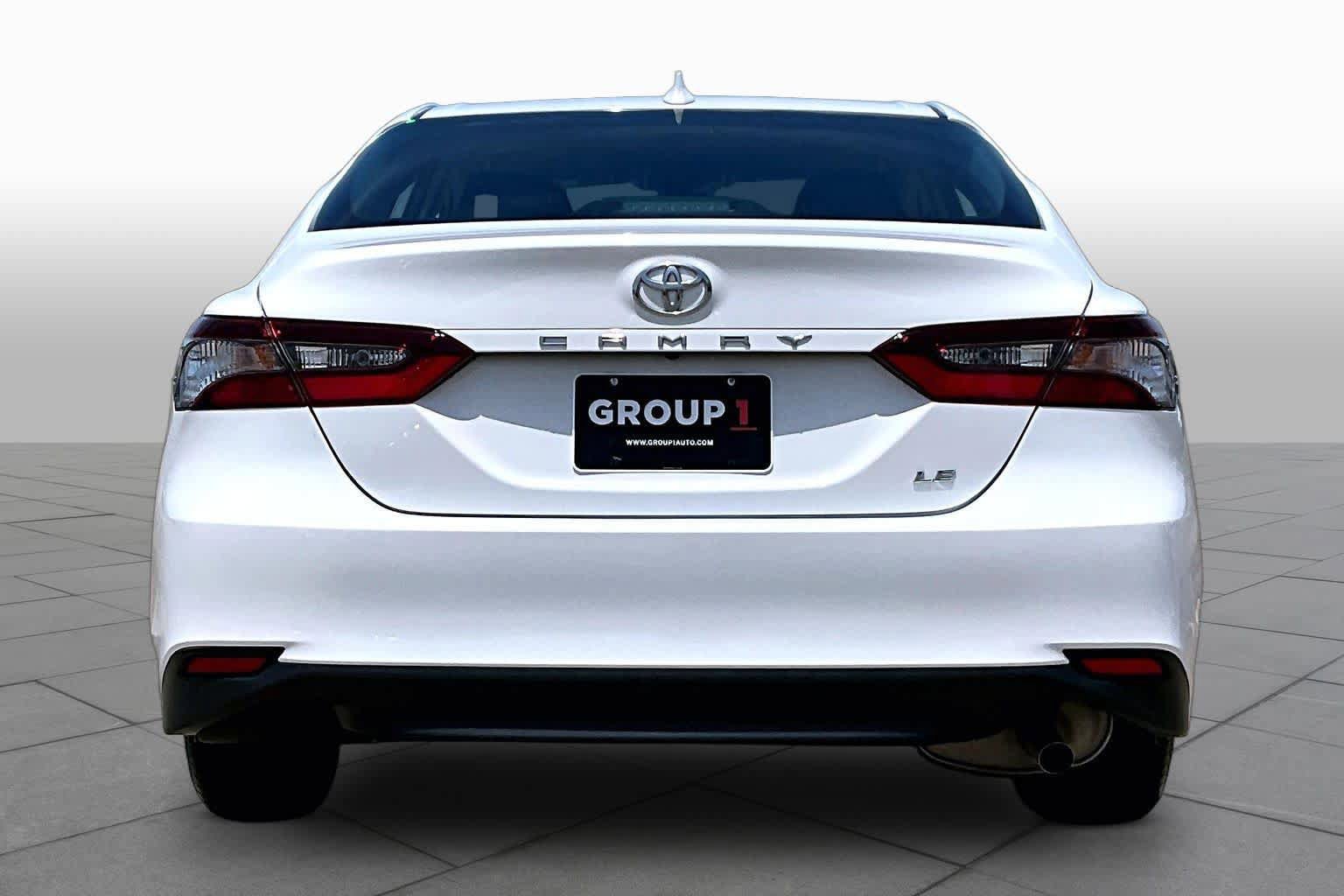 Used 2022 Toyota Camry LE FWD image 5