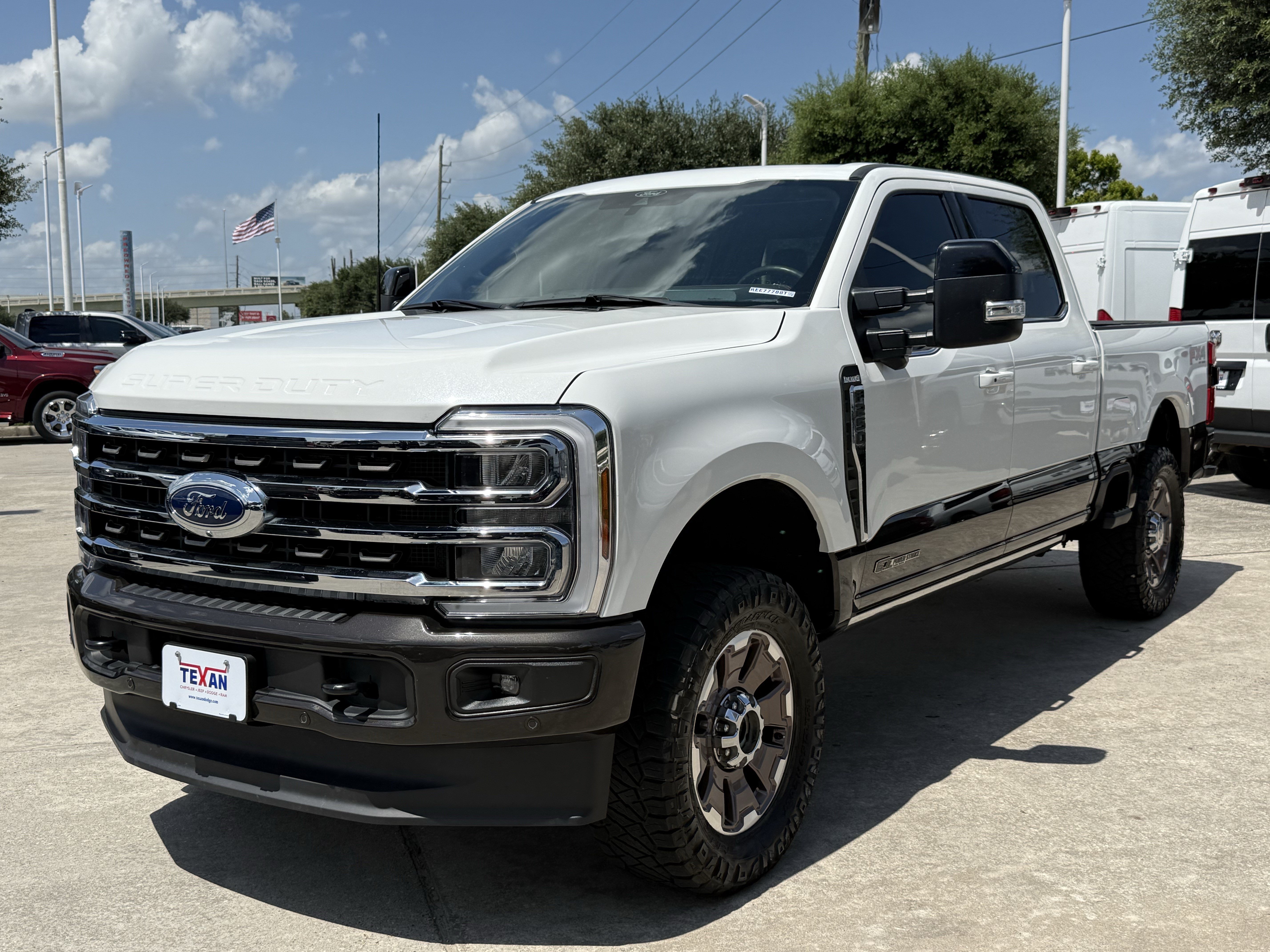 Used 2024 Ford F250 King Ranch w/ FX4 Off-Road Package AWD/4WD image 10