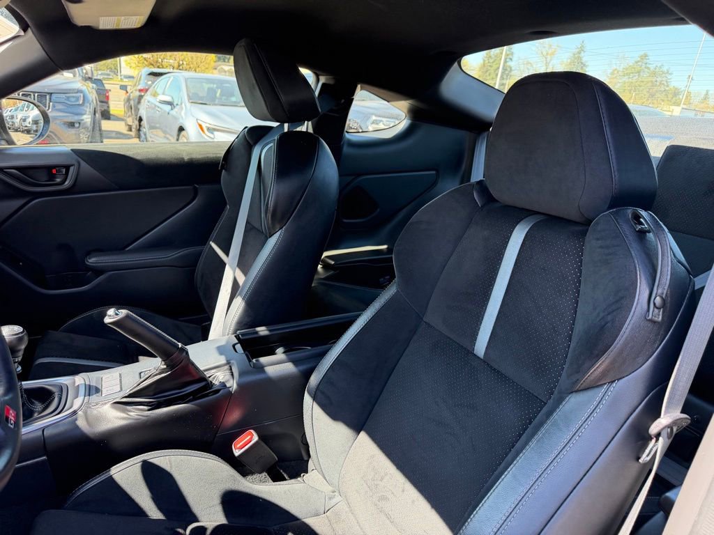 Used 2024 Toyota GR86 Premium RWD image 14