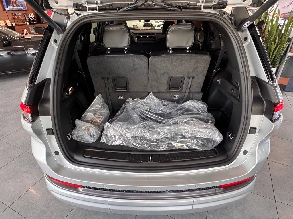New 2026 Jeep Grand Cherokee L Limited AWD/4WD image 7