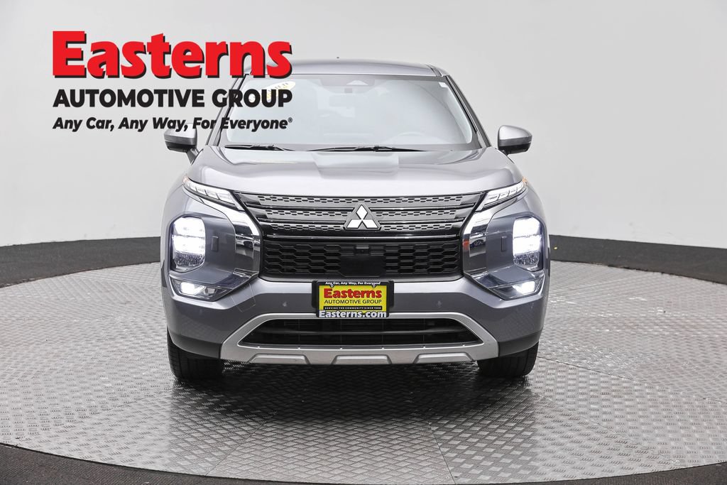 Used 2024 Mitsubishi Outlander SE AWD/4WD image 2