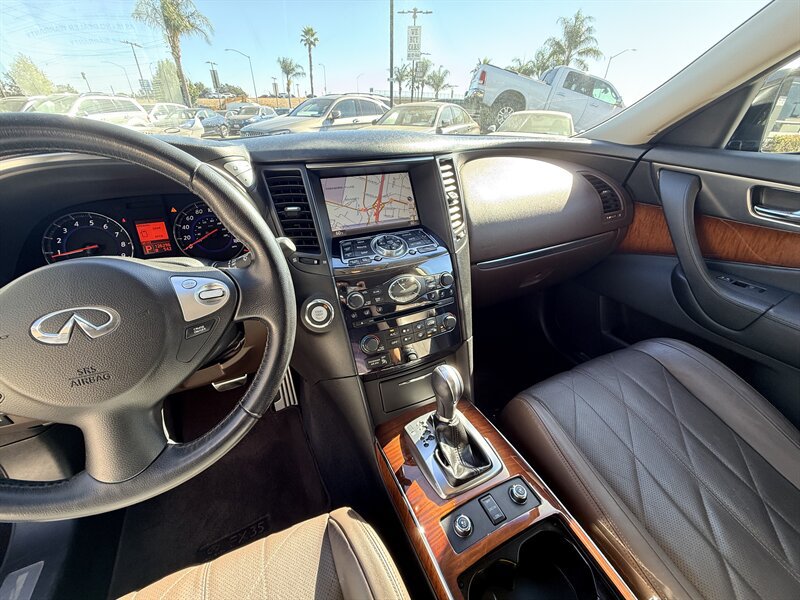 Used 2011 INFINITI FX35 AWD w/ Premium Pkg image 16