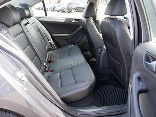 Used 2017 Volkswagen Jetta SE image 19