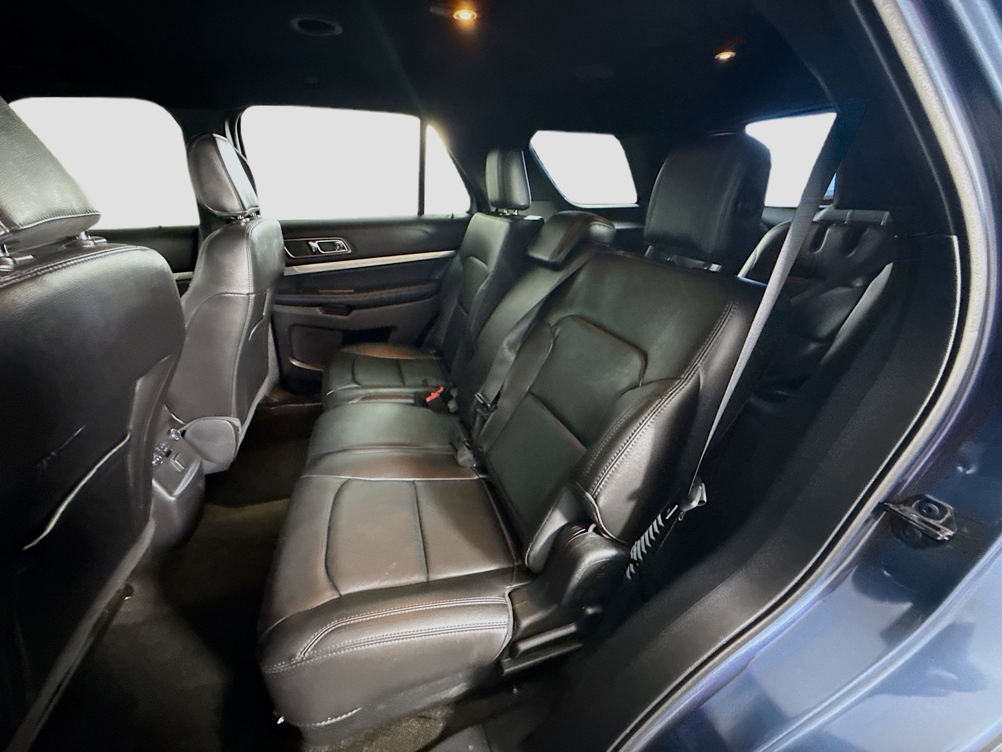 Used 2018 Ford Explorer XLT w/ Equipment Group 202A image 25