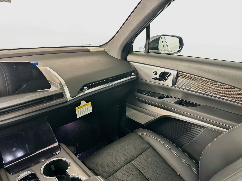 New 2027 Cadillac Vistiq Sport w/ LPO, Floor Liner Package AWD/4WD image 29