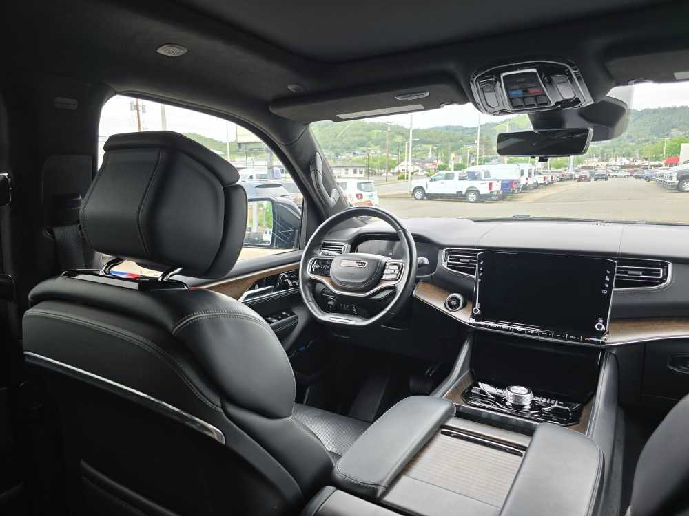 Used 2023 Jeep Grand Wagoneer Series II AWD/4WD image 10
