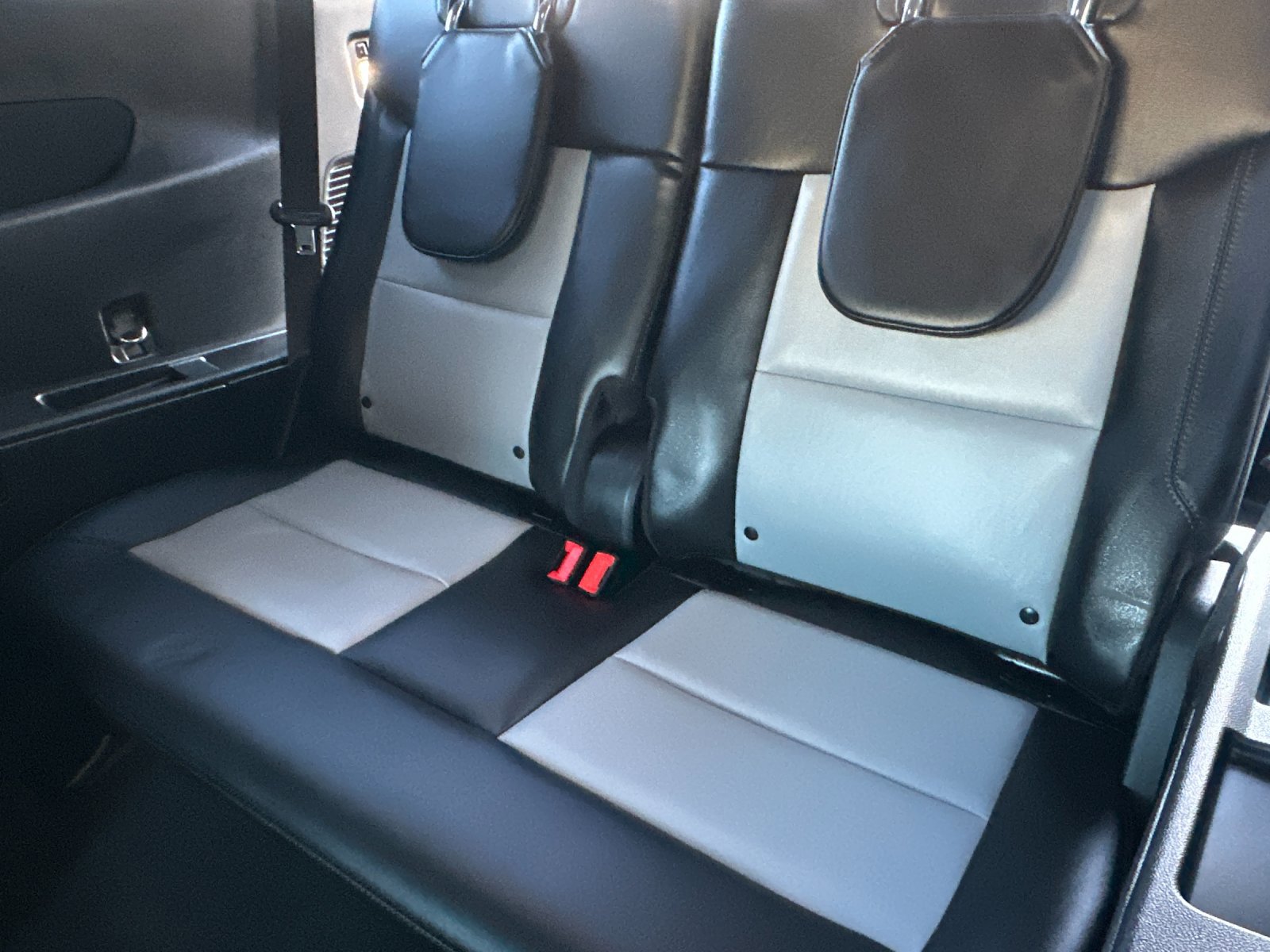 Certified 2022 Ford Explorer XLT w/ Equipment Group 202A image 16