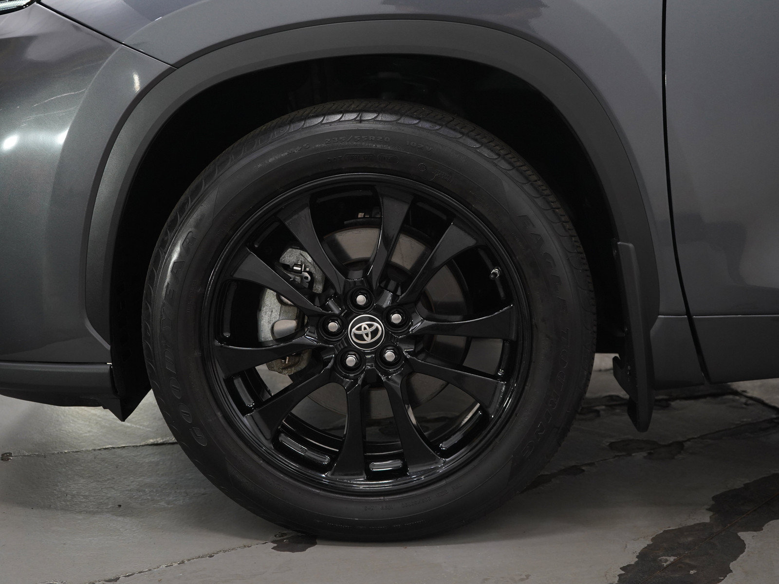 Used 2024 Toyota Highlander Limited AWD/4WD image 32