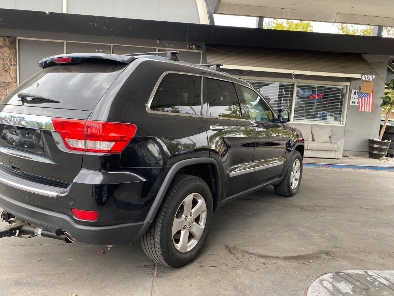 Used 2013 Jeep Grand Cherokee Limited w/ Luxury Group II image 27