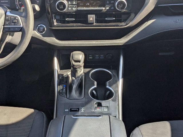 Used 2022 Toyota Highlander L FWD image 17