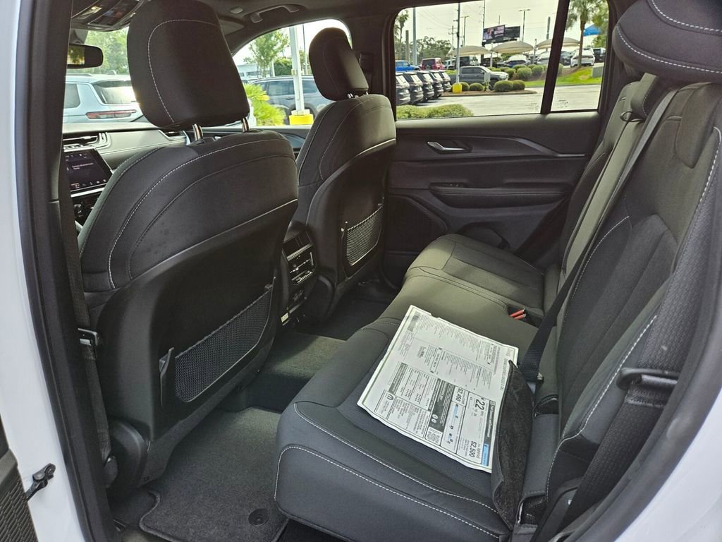 New 2024 Jeep Grand Cherokee Laredo X w/ Luxury Tech Group I image 11
