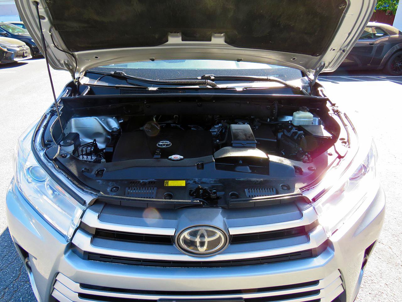 Used 2018 Toyota Highlander XLE FWD image 41