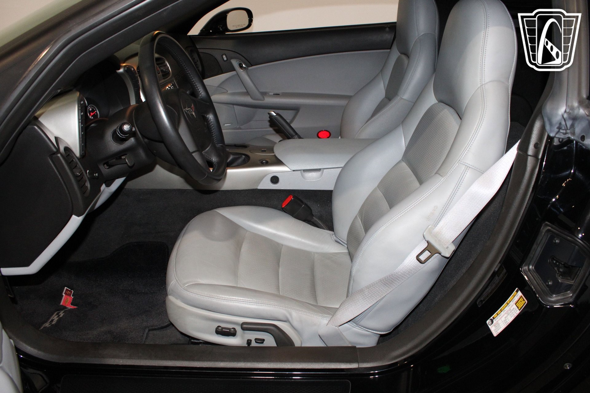 Used 2005 Chevrolet Corvette Coupe w/ Preferred Equipment Group RWD image 31