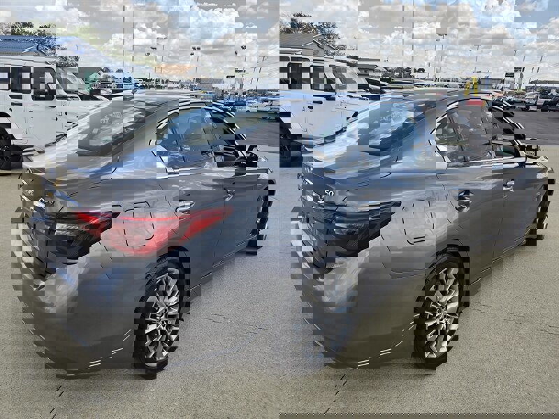 Used 2018 INFINITI Q50 Luxe w/ Essential Package (3.0T Luxe) image 3