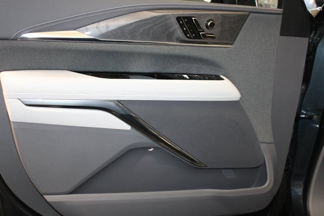 New 2025 Cadillac Escalade IQ Luxury 1 AWD/4WD image 13