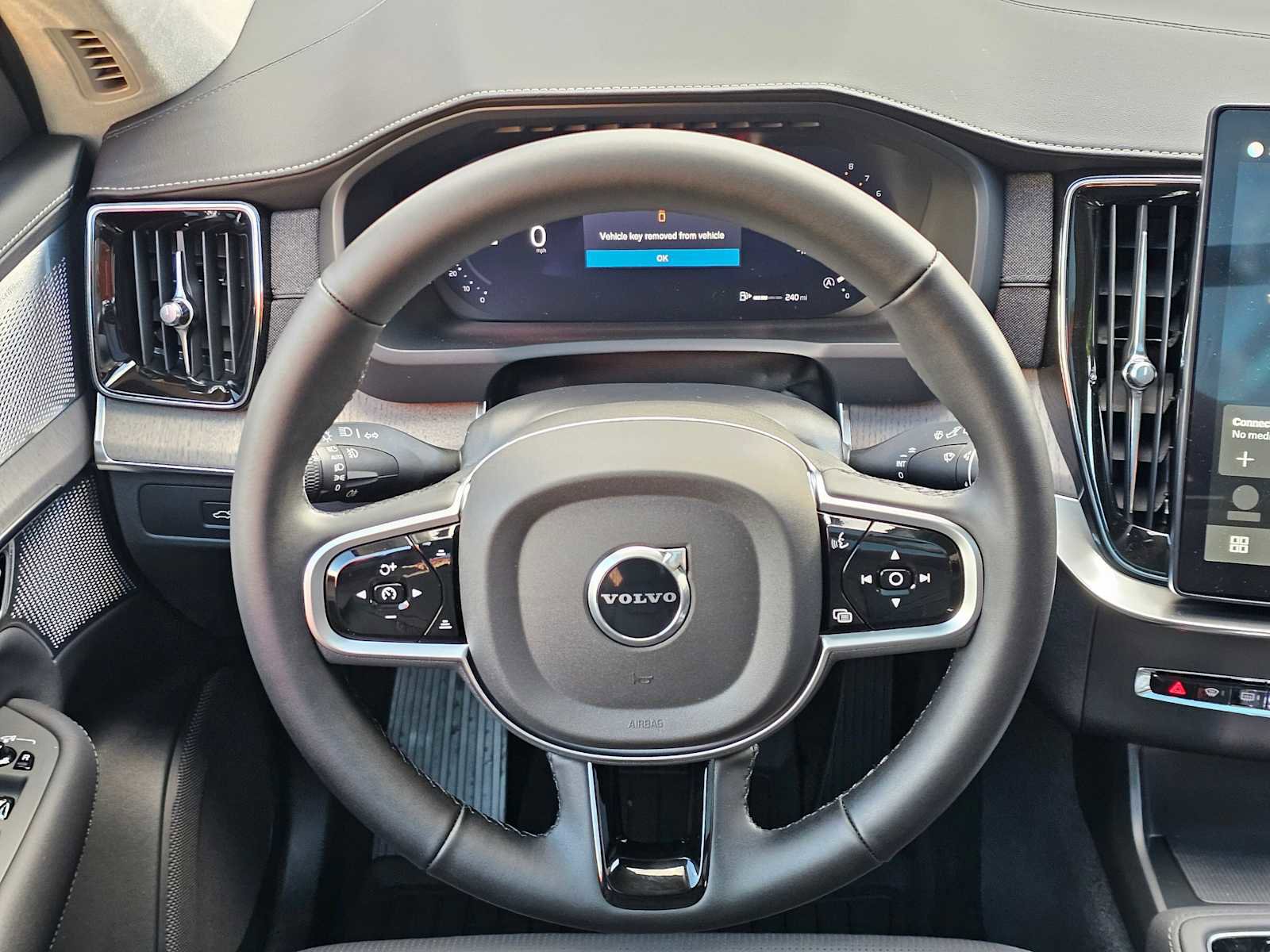 New 2026 Volvo XC90 B6 Ultra w/ Lounge Package image 15