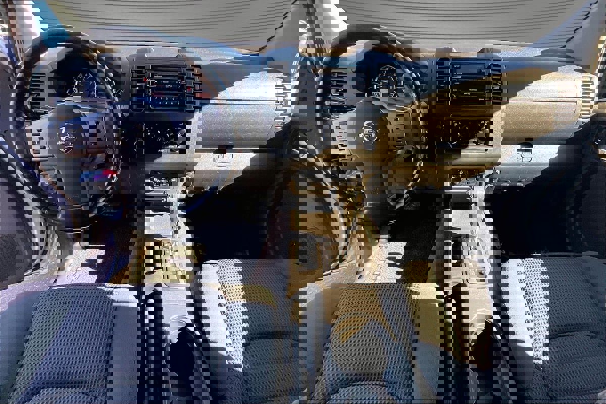 Used 2006 Nissan Frontier NISMO w/ (J01) Sunroof Pkg image 8