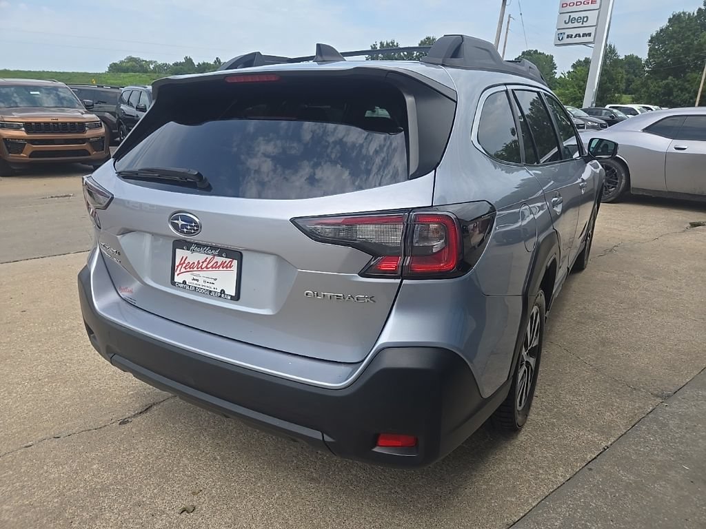 Used 2023 Subaru Outback Premium AWD/4WD image 12