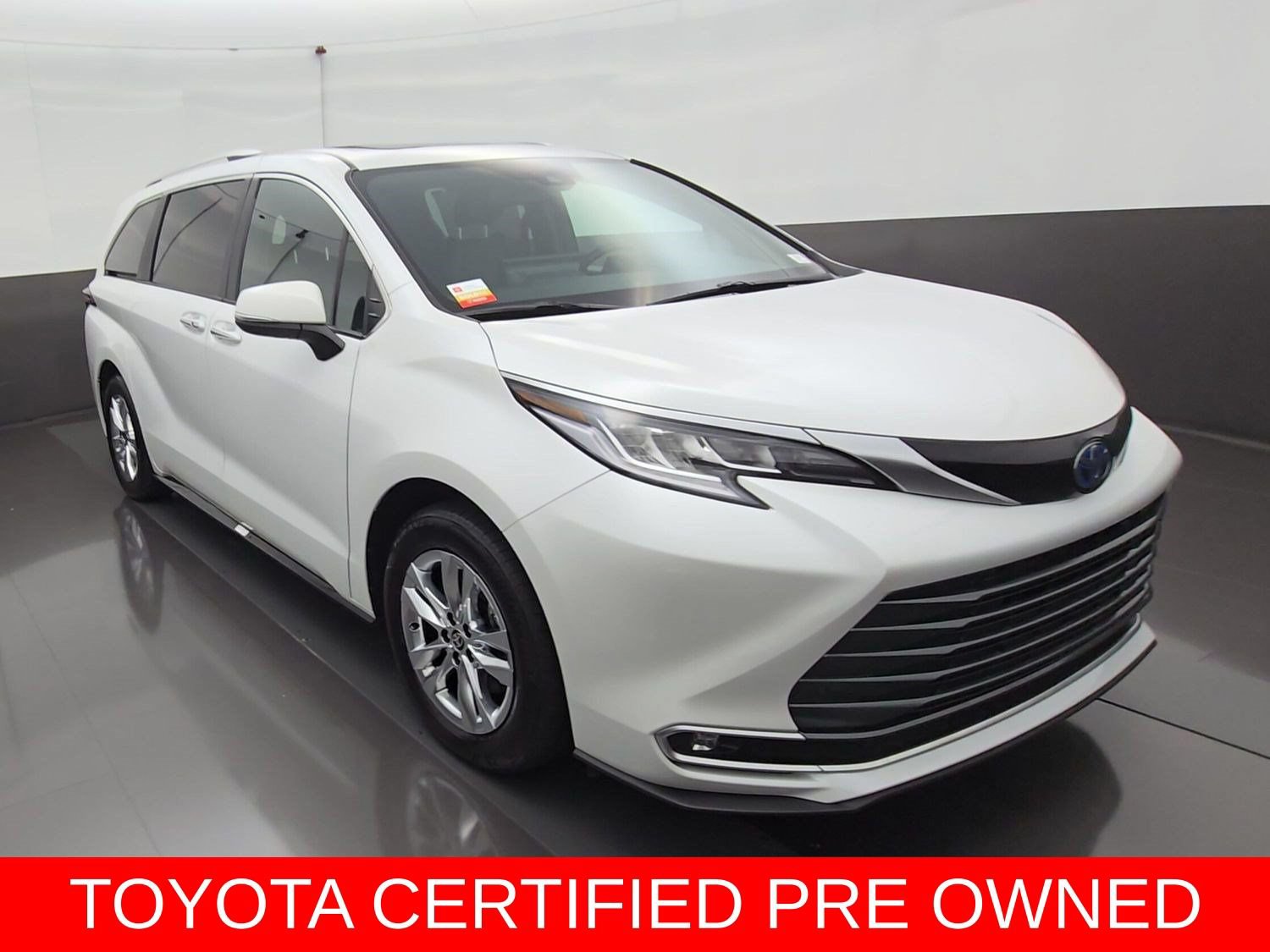 Certified 2025 Toyota Sienna Limited FWD video 1