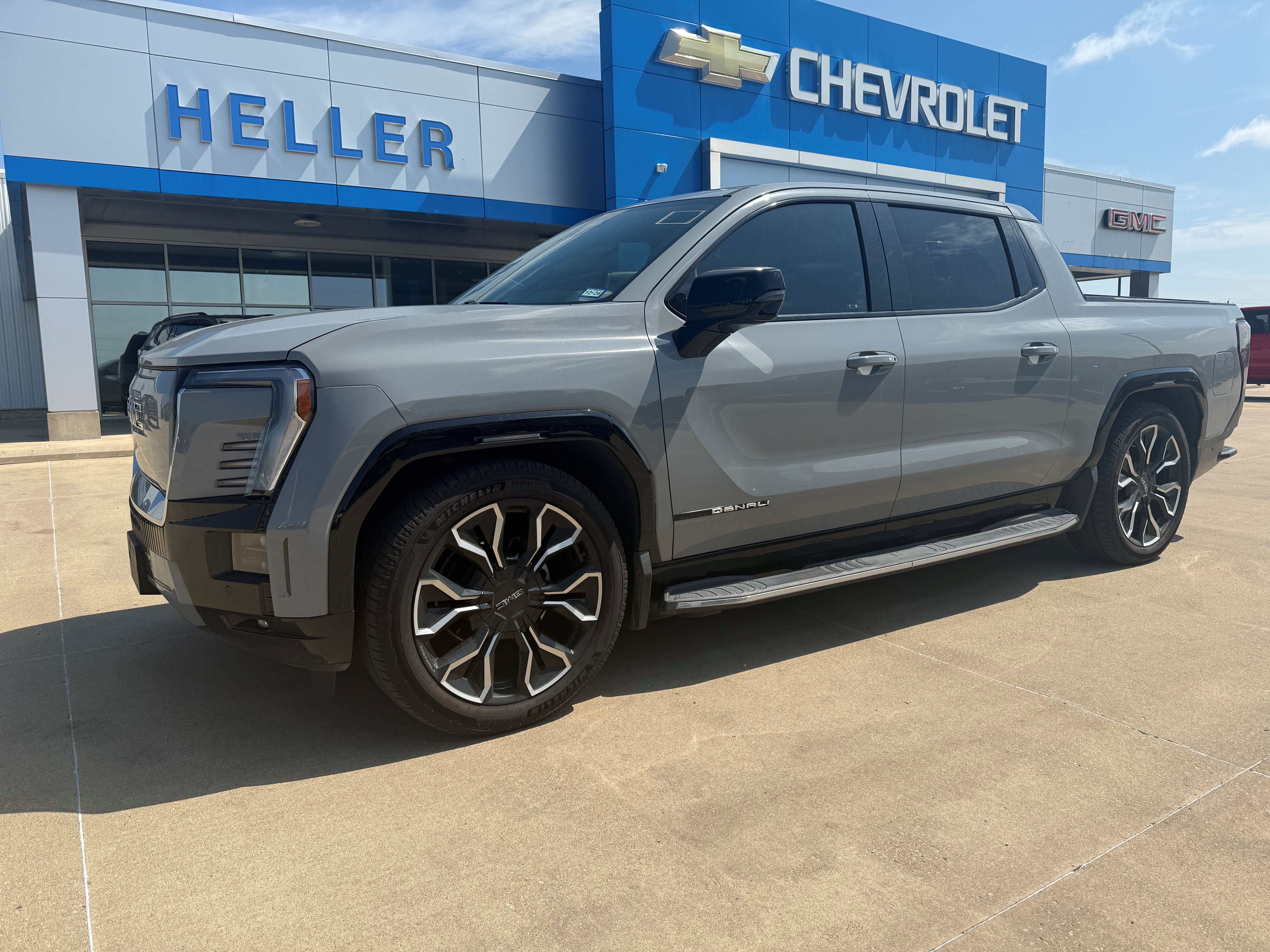 Used 2024 GMC Sierra EV Denali AWD/4WD image 3