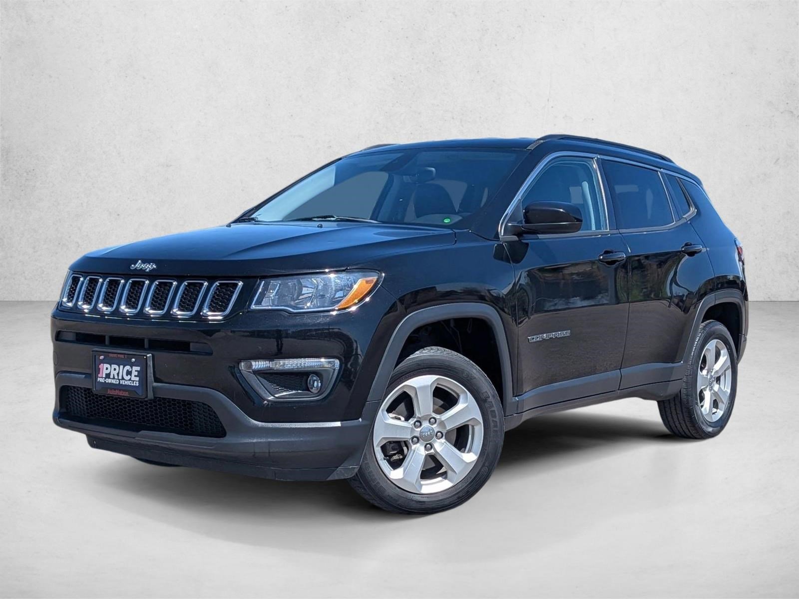 Used 2017 Jeep Compass Latitude AWD/4WD image 1