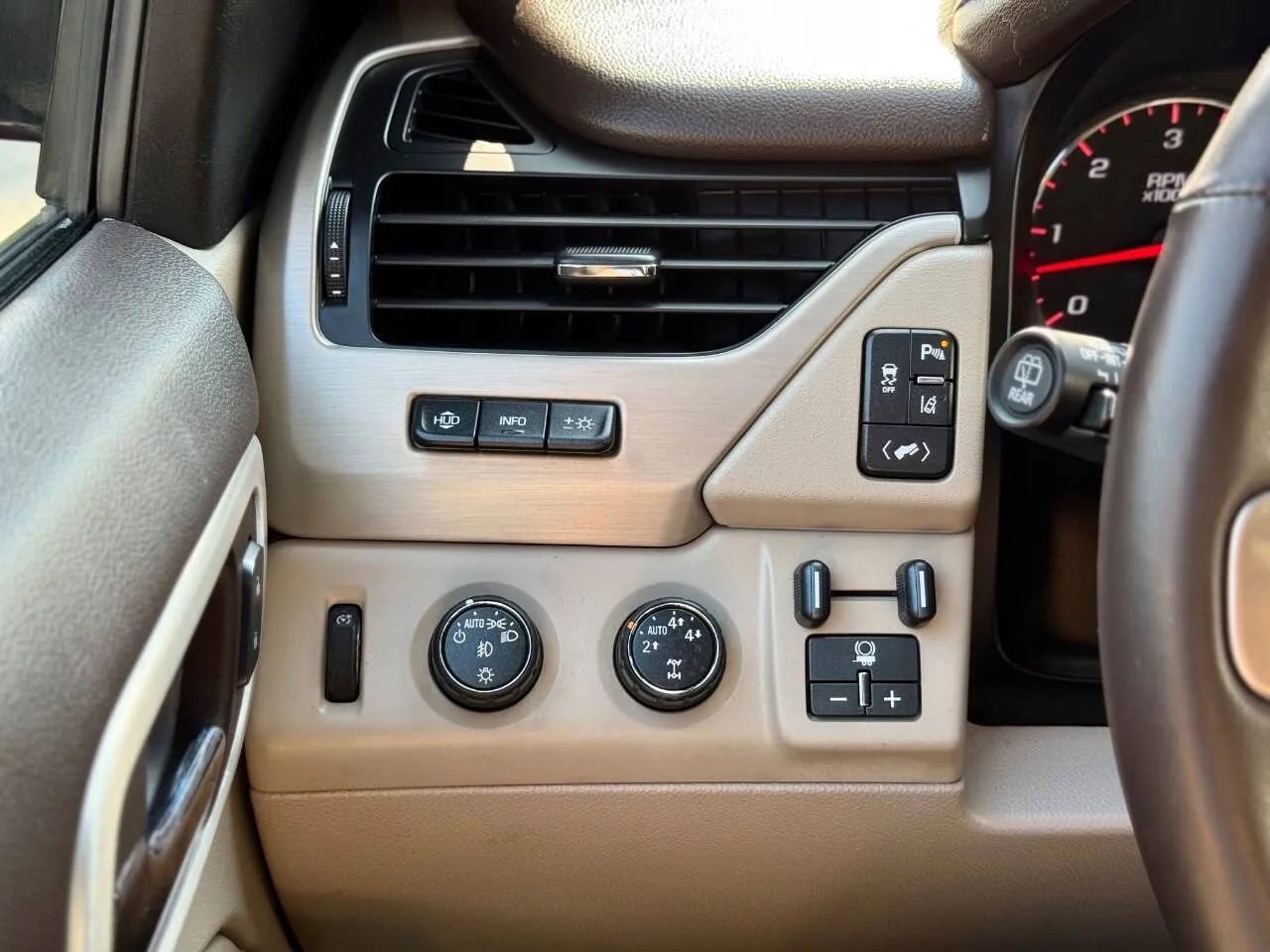 Used 2015 GMC Yukon Denali w/ Touring Package image 19