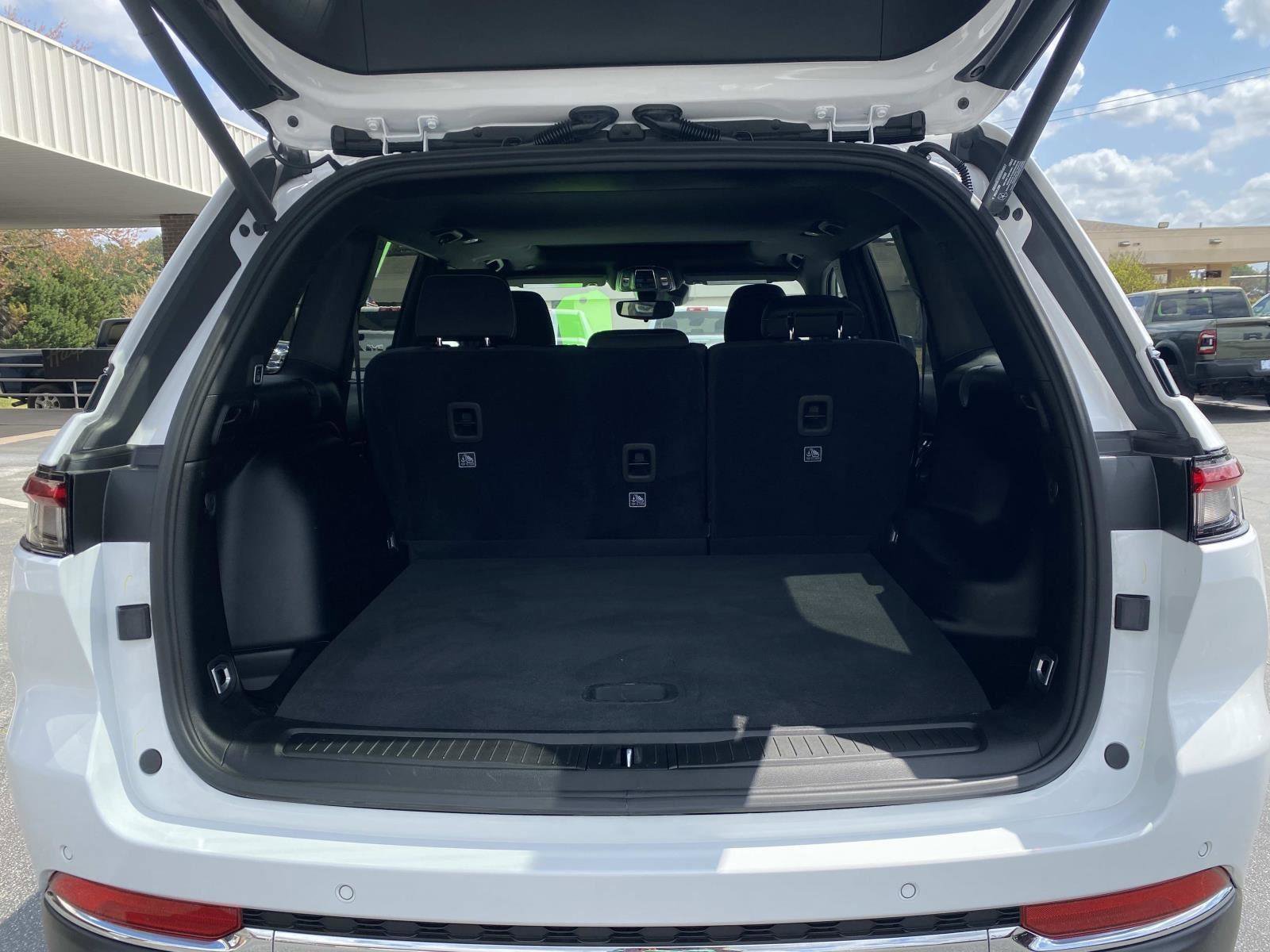 Certified 2024 Jeep Grand Cherokee Laredo X w/ Luxury Tech Group I image 6