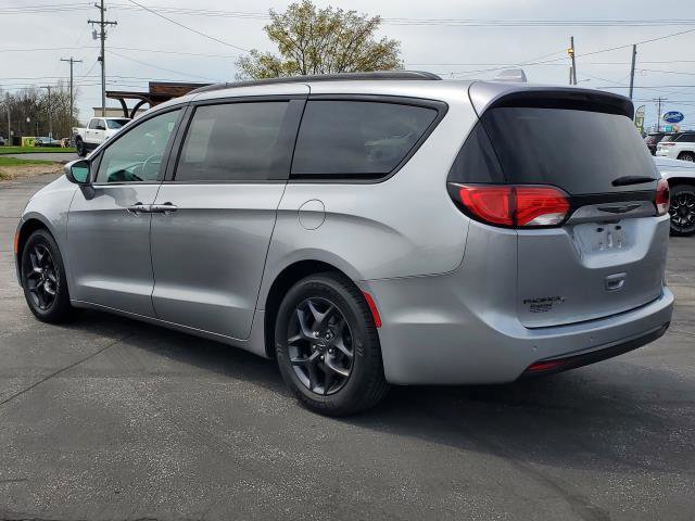 Used 2018 Chrysler Pacifica Touring-L Plus w/ S Appearance Package image 4