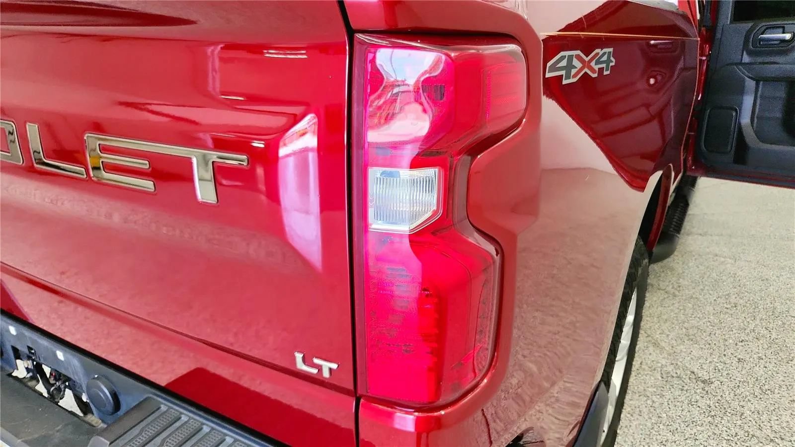 Used 2022 Chevrolet Silverado 1500 LT w/ Z71 Off-Road Package AWD/4WD image 44