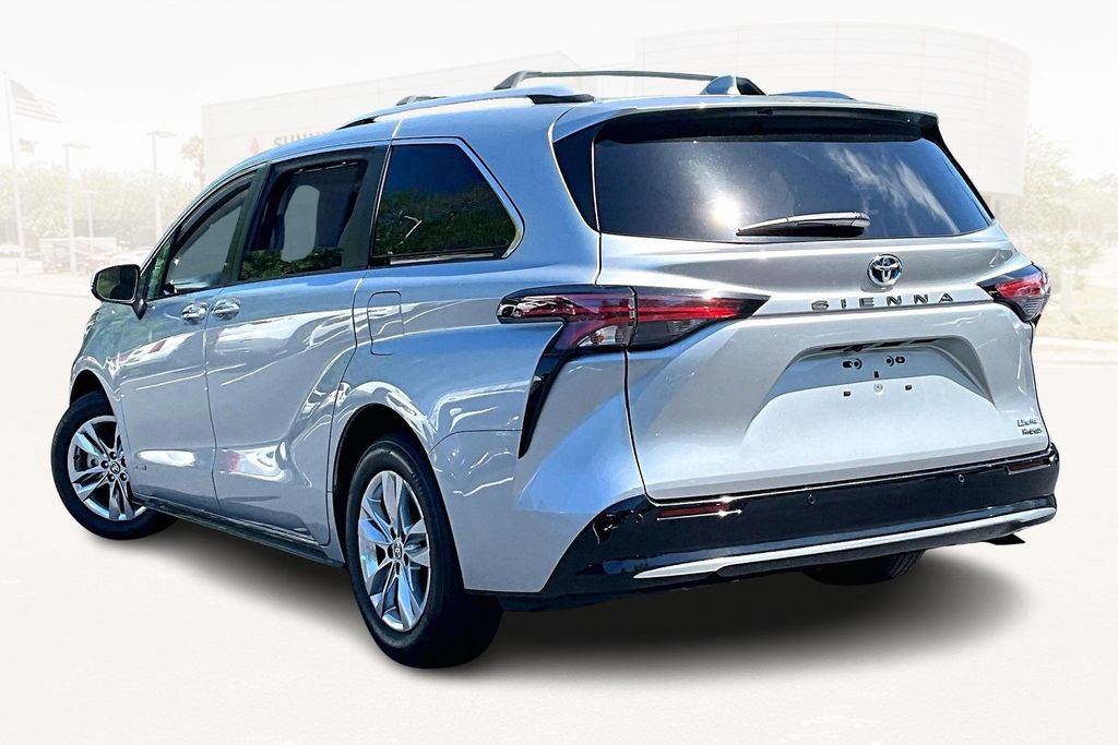 Used 2021 Toyota Sienna Limited FWD image 4