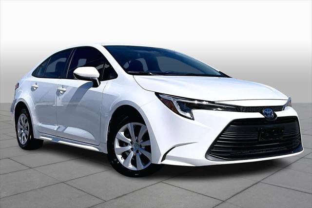 Certified 2024 Toyota Corolla LE image 3