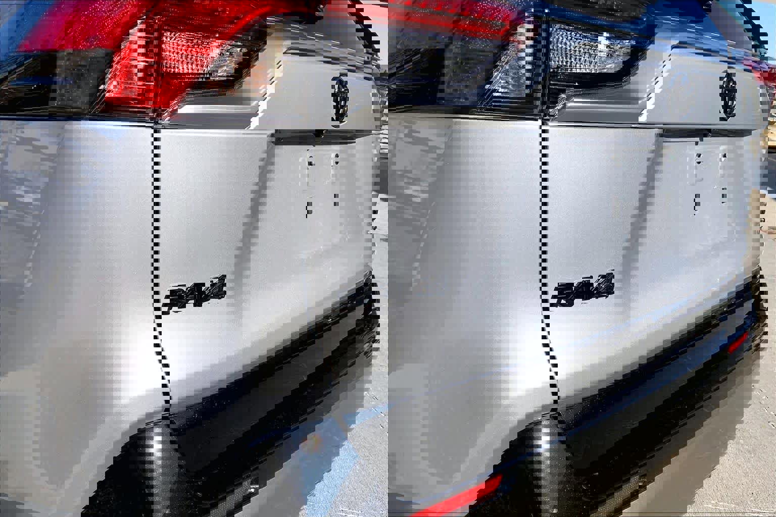 Used 2025 Toyota RAV4 XSE image 32