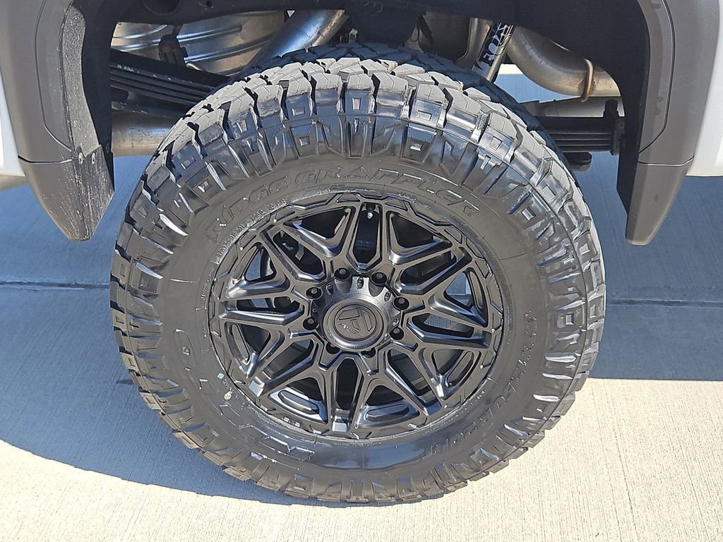 Used 2025 GMC Sierra 2500 AT4 image 10