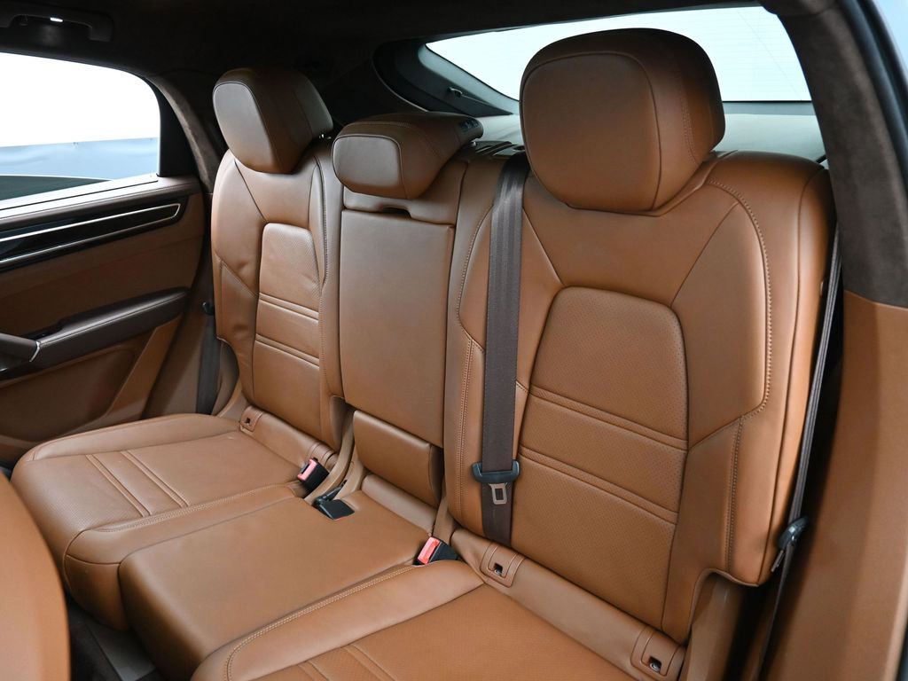 Certified 2023 Porsche Cayenne Turbo image 25