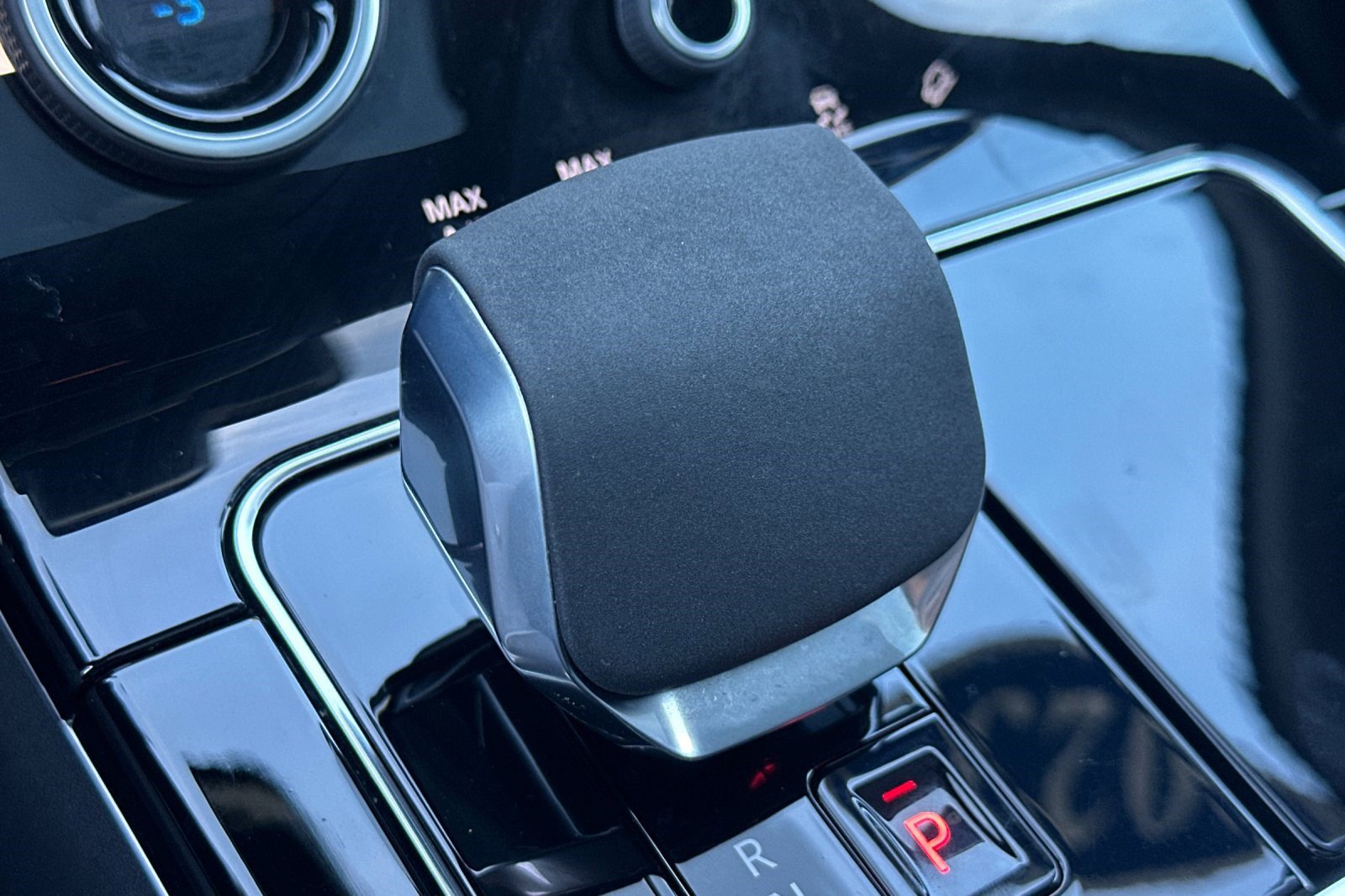 Used 2023 Land Rover Range Rover Velar R-Dynamic S image 28