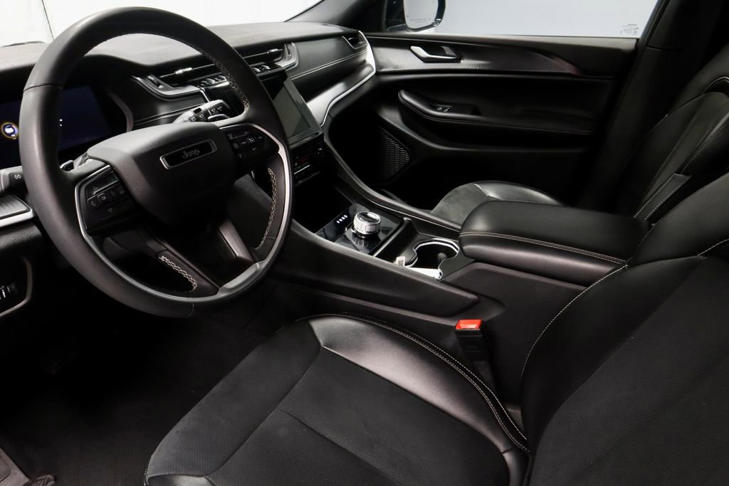 Used 2024 Jeep Grand Cherokee Altitude image 24