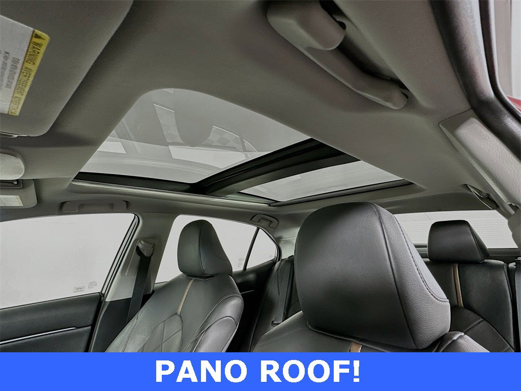 Used 2018 Toyota Camry XLE image 3